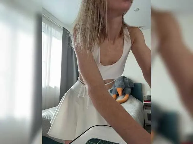 hina_porn – webcam model profile photo Image 5