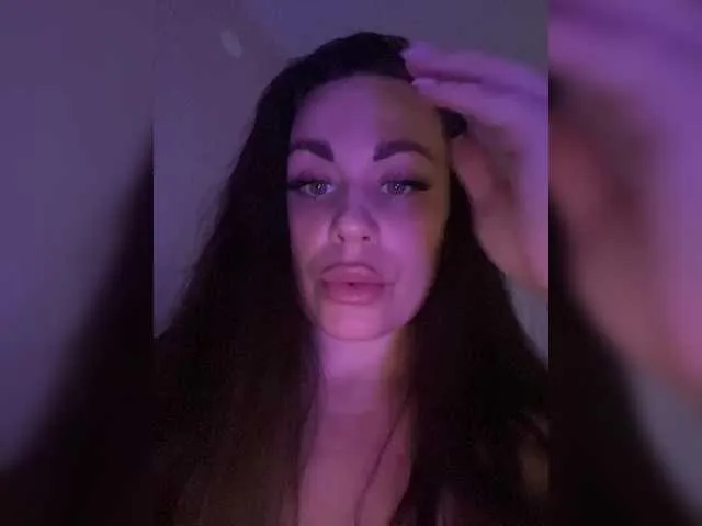 jucieLussie – webcam model profile photo Image 2