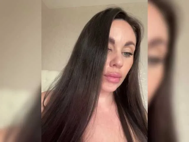 jucieLussie – webcam model profile photo Image 6