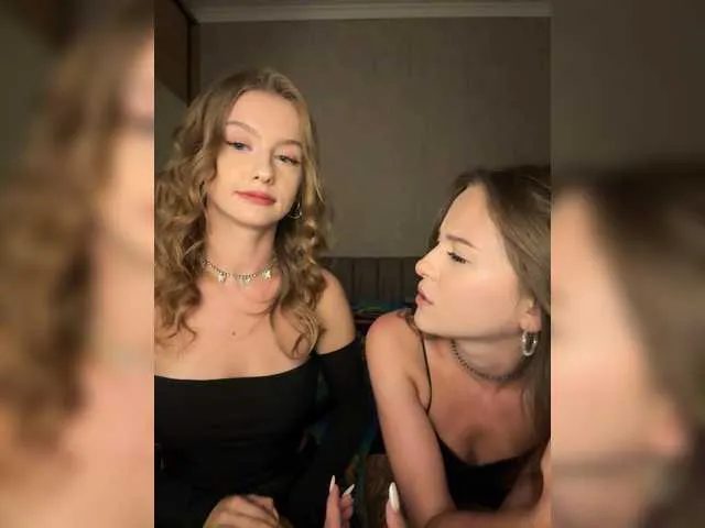 LinaTwins – webcam model profile photo Image 15