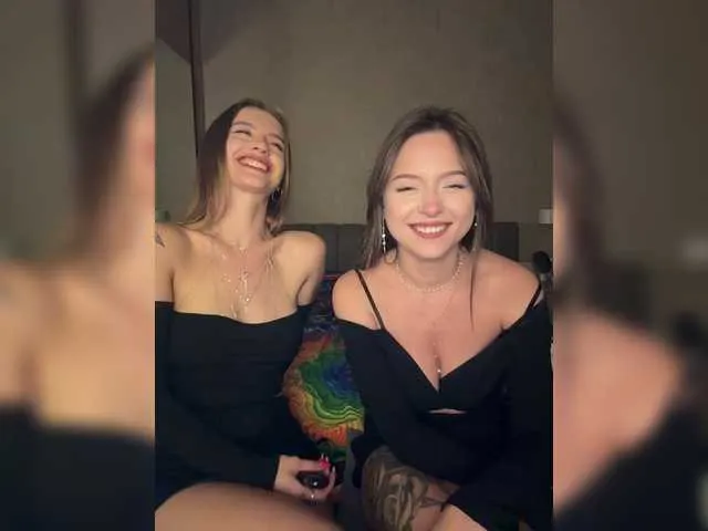 LinaTwins – webcam model profile photo Image 7