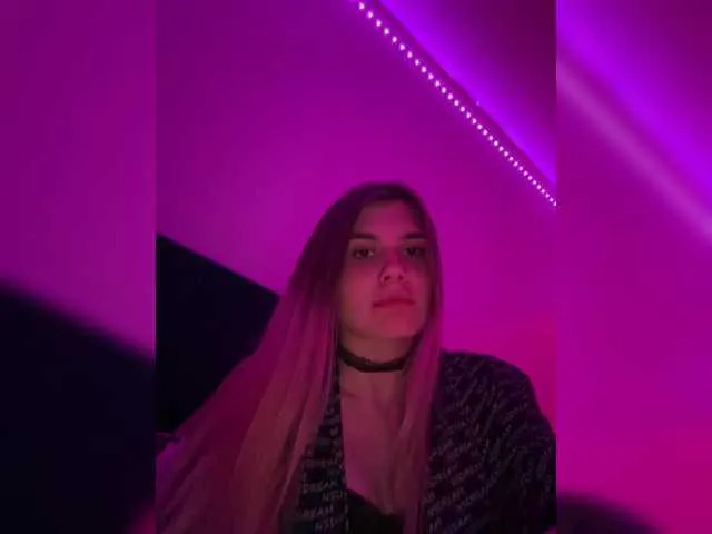 NaughtyInGlasses – webcam model profile photo Image 2