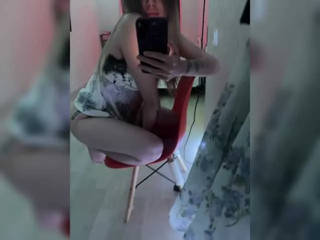 NaughtyInGlasses – webcam model profile photo Image 7