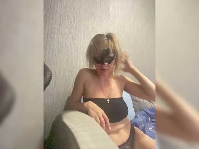 boredbustyhousewife – webcam model profile photo Image 7