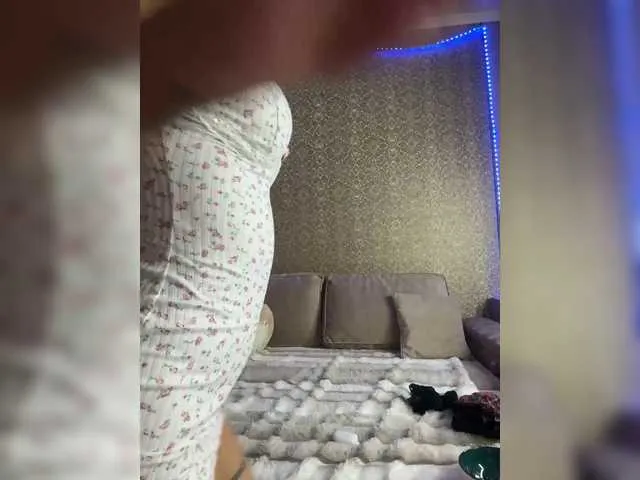 hina_porn – webcam model profile photo Image 11