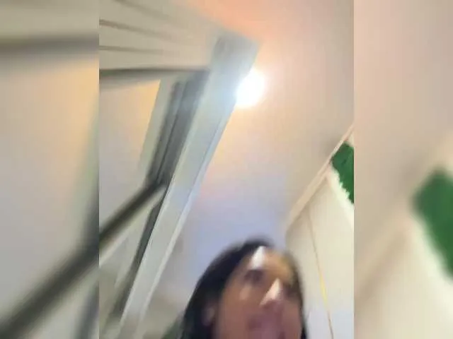 hina_porn – webcam model profile photo Image 19