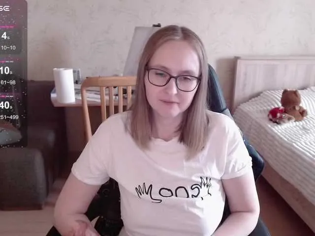 Linnea – webcam model profile photo Image 2