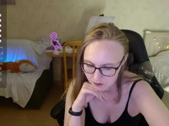 Linnea – webcam model profile photo Image 4