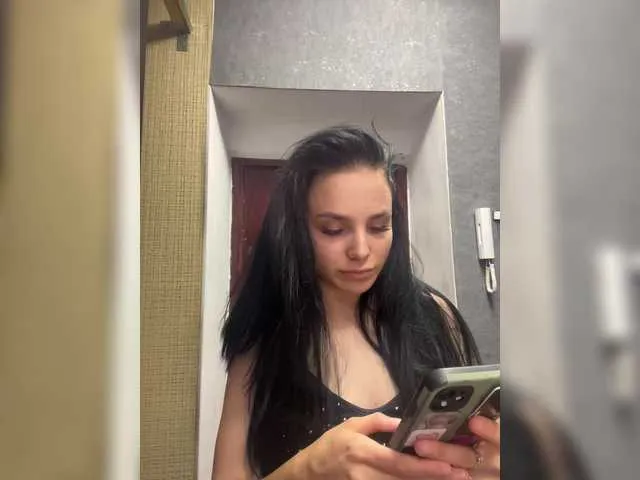 Lola_Hale – webcam model profile photo Image 14