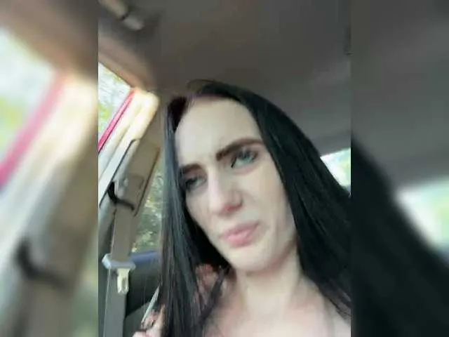 VIKITOMMY – webcam model profile photo Image 16