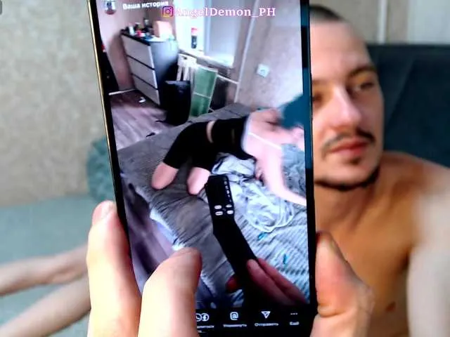 VIKITOMMY – webcam model profile photo Image 4