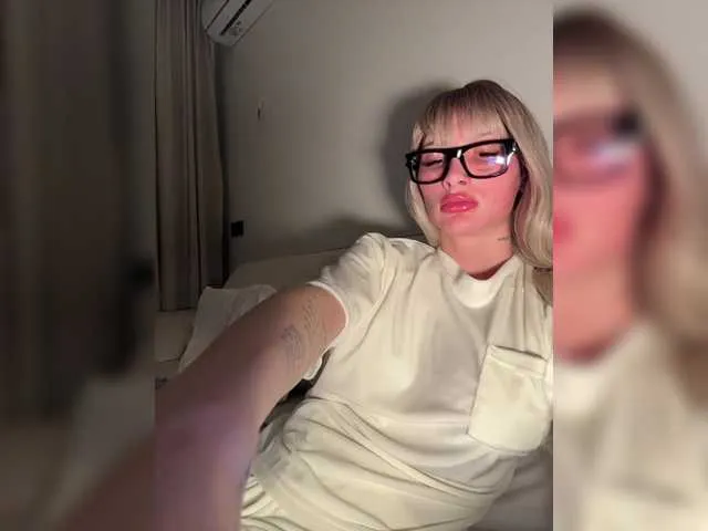 demieliss – webcam model profile photo Image 4