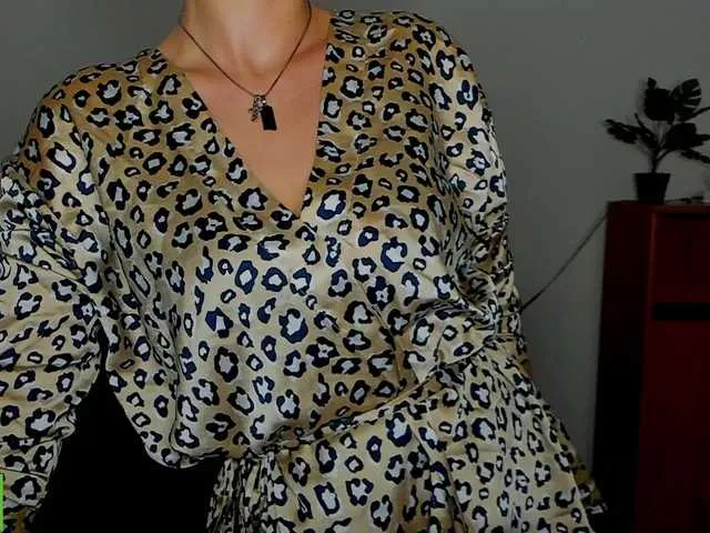 hat_on – webcam model profile photo Image 17