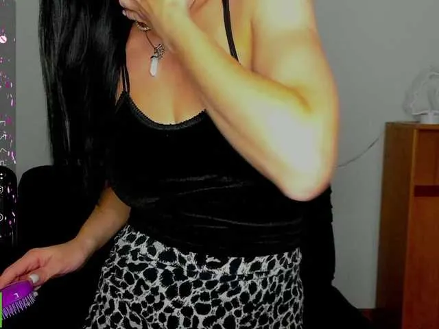 hat_on – webcam model profile photo Image 4