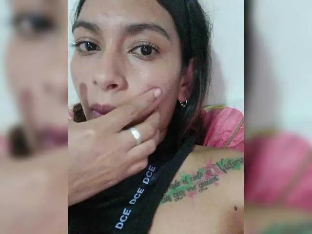 YoungSquad – webcam model profile photo Image 11