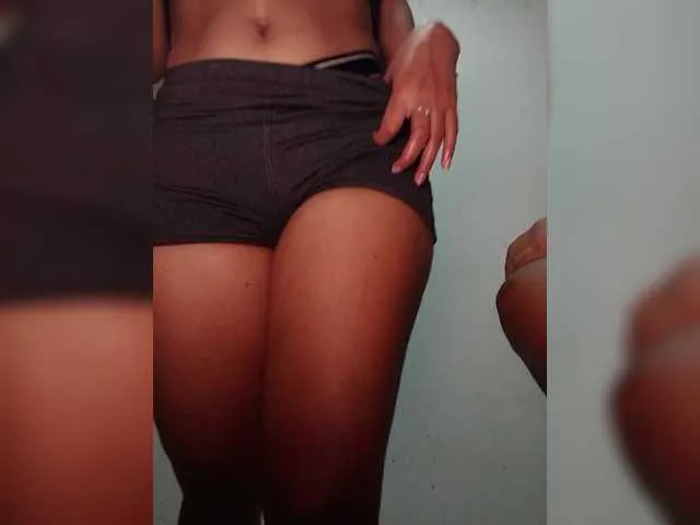 YoungSquad – webcam model profile photo Image 19