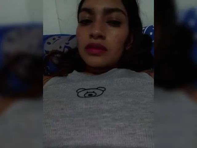 YoungSquad – webcam model profile photo Image 5