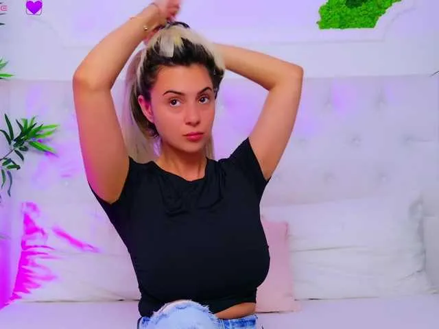 HopeHeaven – webcam model profile photo Image 10