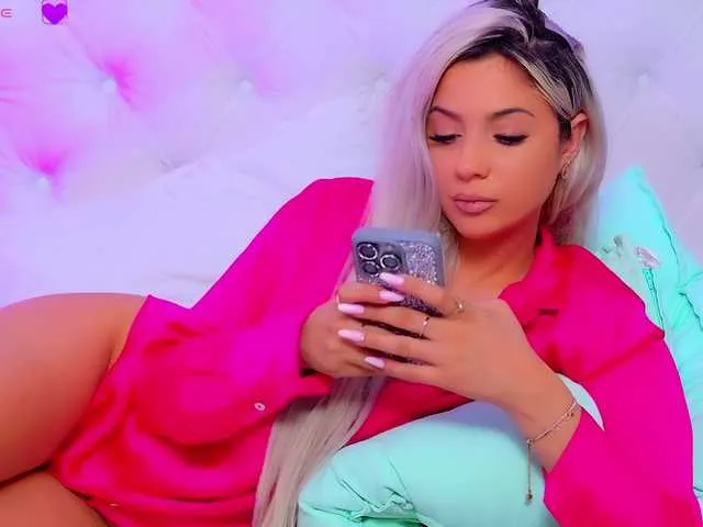 HopeHeaven – webcam model profile photo Image 14