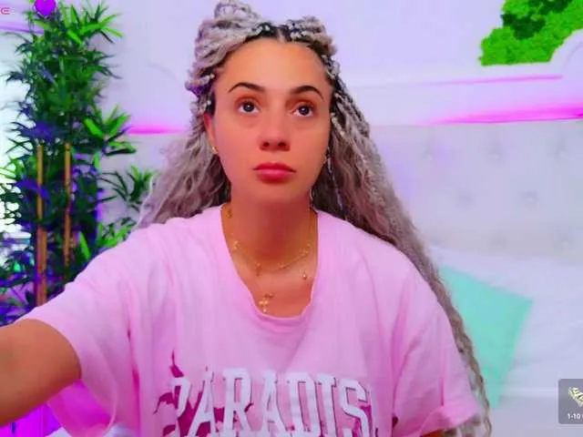 HopeHeaven – webcam model profile photo Image 3