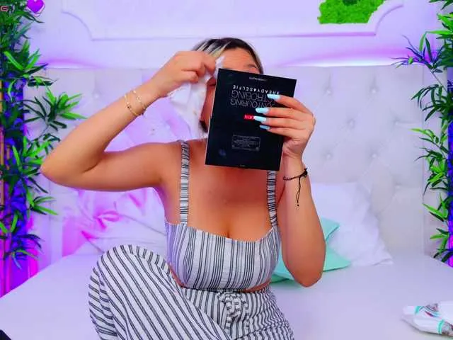 HopeHeaven – webcam model profile photo Image 5