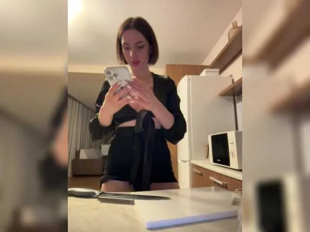 kikimoor – webcam model profile photo Image 13