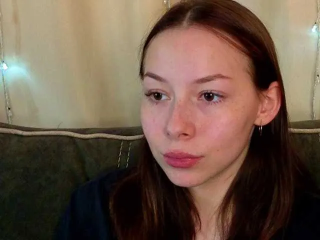 clara_lu – webcam model profile photo Image 18