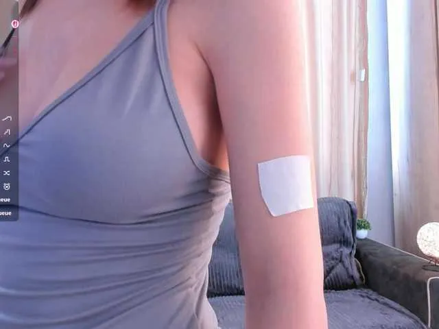 clara_lu – webcam model profile photo Image 5