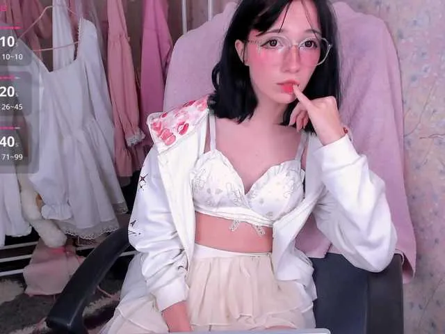 emmilychevalier – webcam model profile photo Image 4