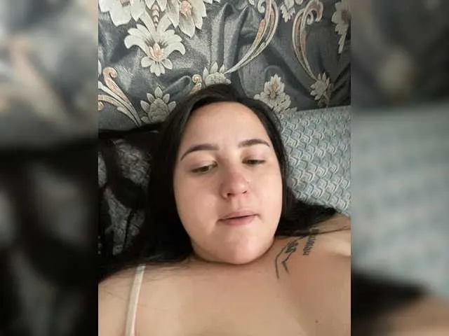 VIKITOMMY – webcam model profile photo Image 8