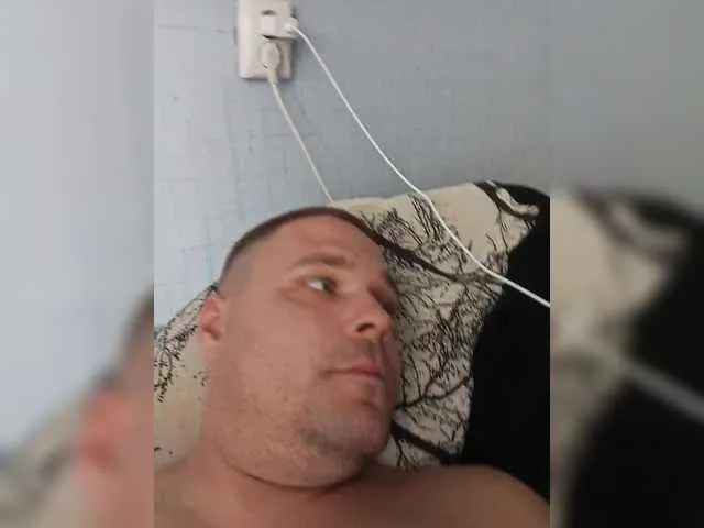 YoungSquad – webcam model profile photo Image 18