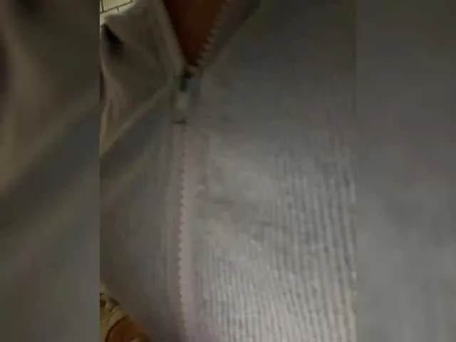 VIKITOMMY – webcam model profile photo Image 14