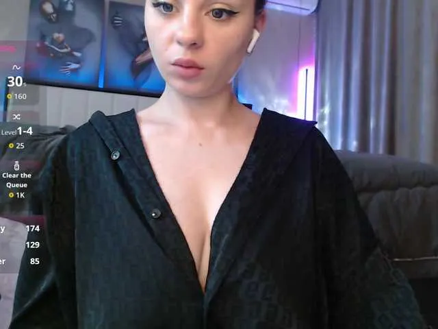 LaureMestler – webcam model profile photo Image 12