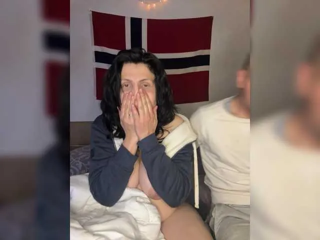 NaughtyInGlasses – webcam model profile photo Image 12