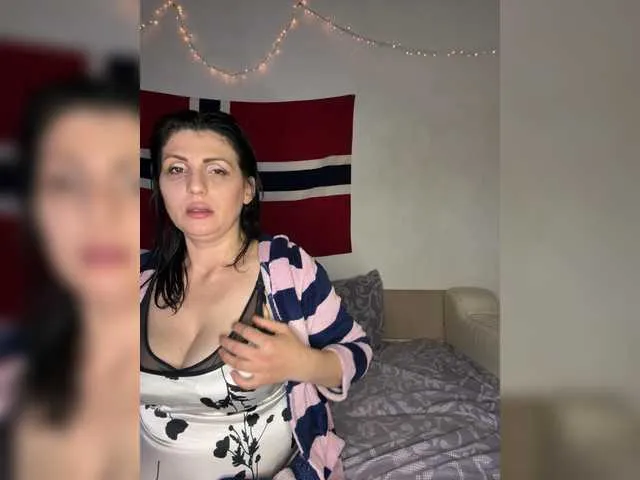 NaughtyInGlasses – webcam model profile photo Image 14