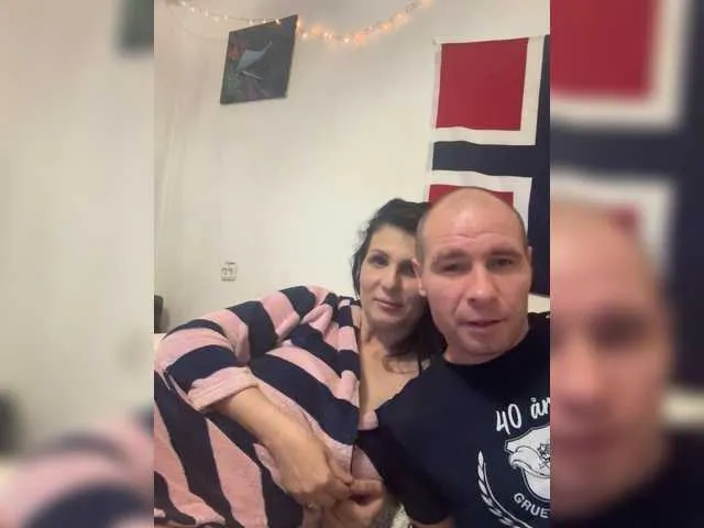 NaughtyInGlasses – webcam model profile photo Image 3