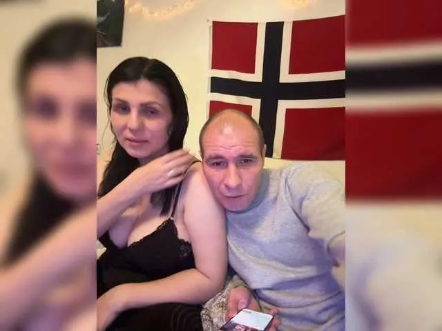 NaughtyInGlasses – webcam model profile photo Image 5