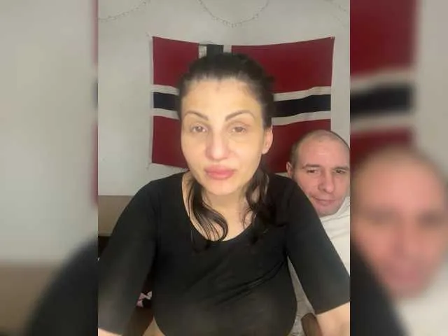 NaughtyInGlasses – webcam model profile photo Image 6