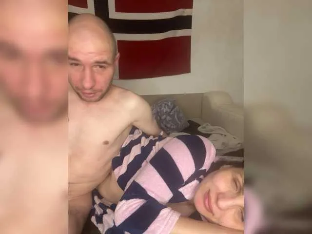 NaughtyInGlasses – webcam model profile photo Image 8