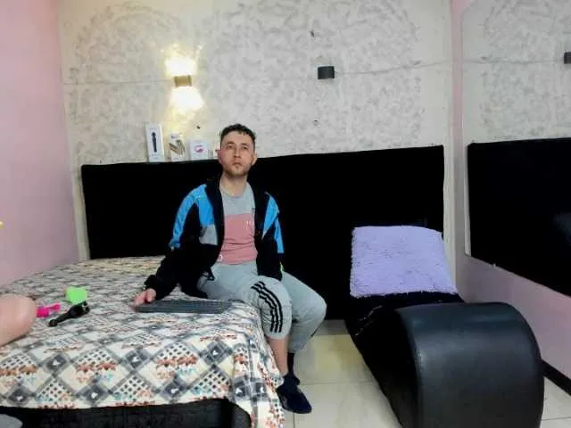 myke_xxx – webcam model profile photo Image 7
