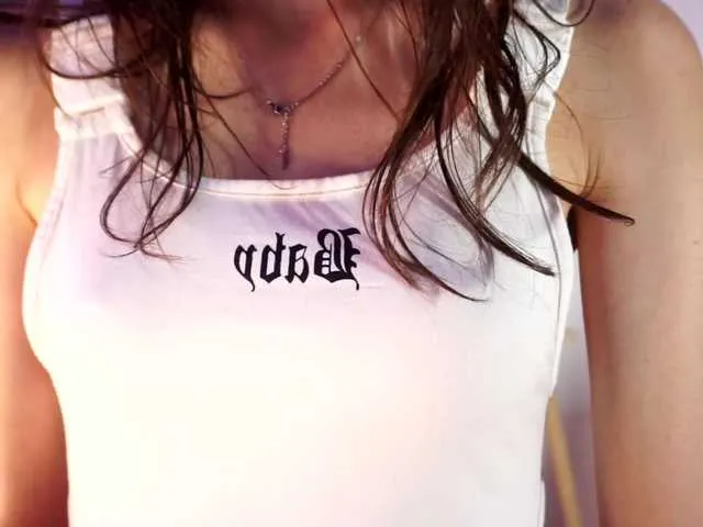 Taanni – webcam model profile photo Image 12