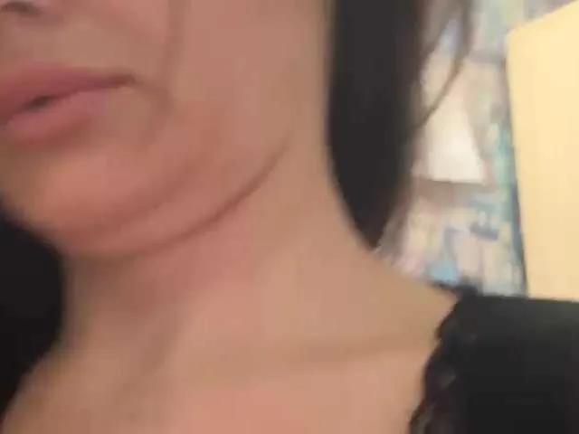 KikiMilf84 – webcam model profile photo