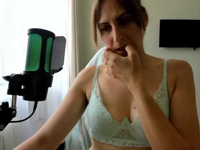 mara_swan_ – webcam model profile photo Image 3