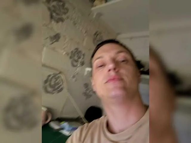 YoungSquad – webcam model profile photo Image 3