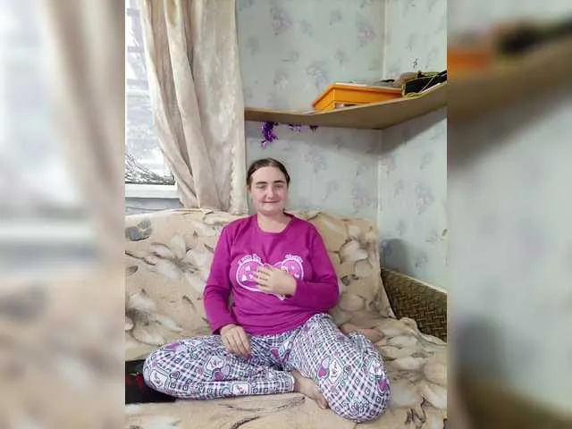 IORio2 – webcam model profile photo Image 4