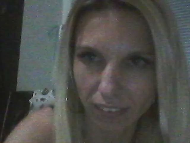 carol_miss2 – webcam model profile photo Image 2