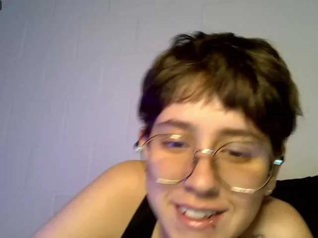 IORio2 – webcam model profile photo Image 2