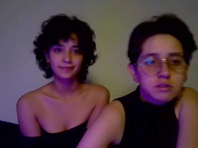 IORio2 – webcam model profile photo Image 4