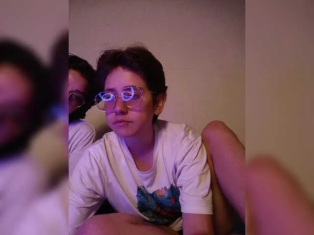 IORio2 – webcam model profile photo Image 8