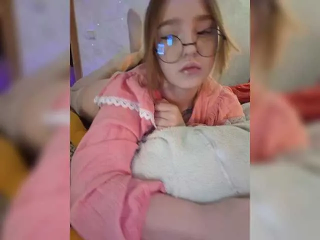 LittleDelora show preview